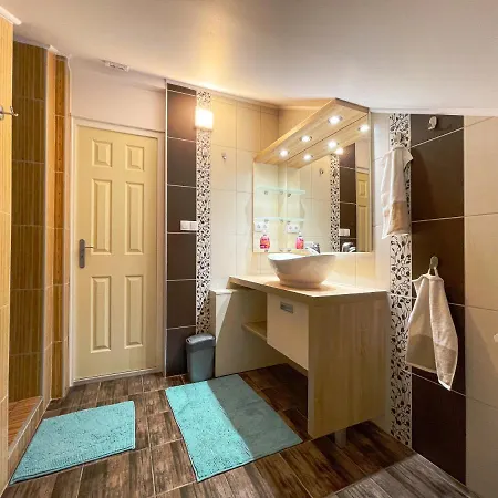 شقة Pine&chill2 Balatonalmádi